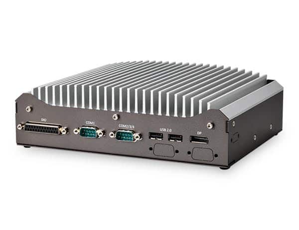 4x PoE+ 2.5GbE, 4x USB 3.2, 1x 간편 교체형 2.5인치 SSD 트레이, 1x 외부 SlimSAS 커넥터를 갖춘 Intel® Core™ Ultra 200 컴팩트 팬리스 컴퓨터
